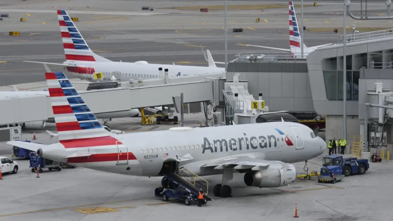 American Airlines pilots raise alarm about safety in new union memo